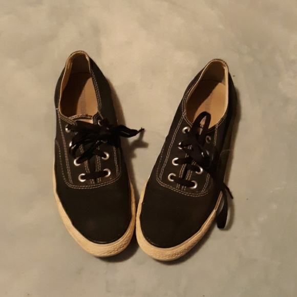 **SOLD ON MERCARI** - Picture 2 of 8